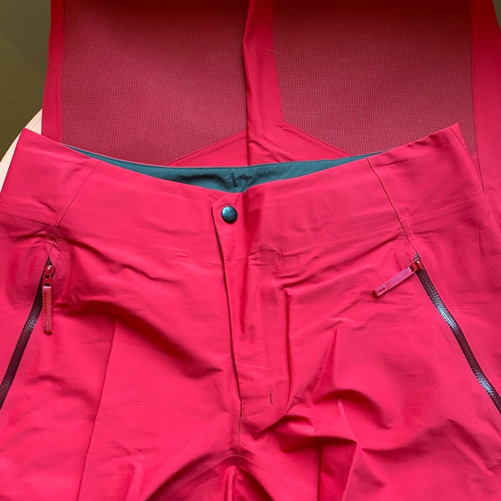 arcteryx  Azetta women’s ski pants size 6.